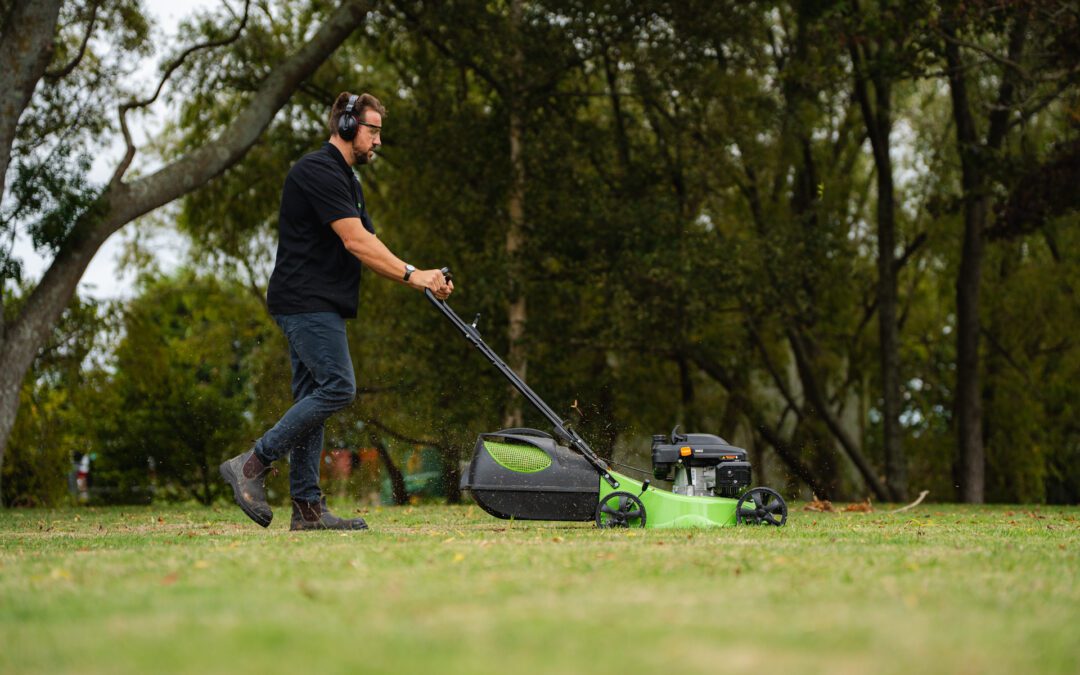 Lawnmower Maintenance Made Easy: Choosing the Right Oil